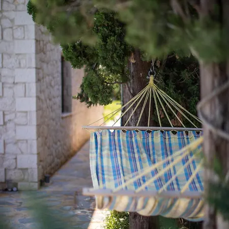 Avesta Private Niovi Λευκάδα